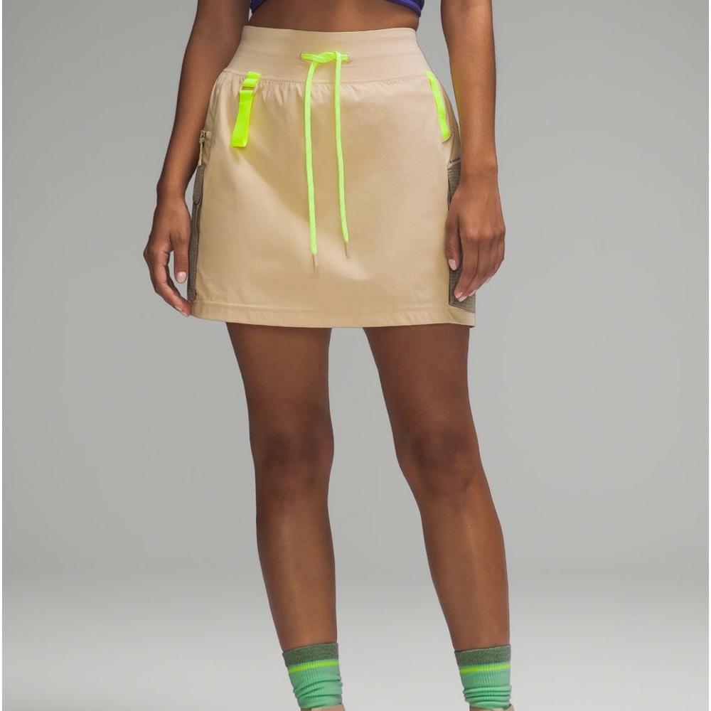 Lululemon multi- pocket cargo high-rise hiking skirt, size 6